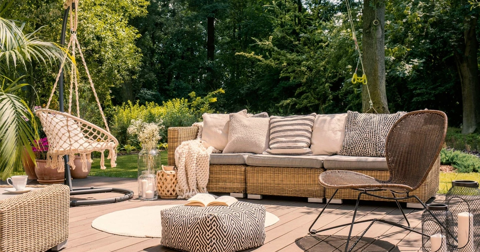 How to Choose the Right Outdoor Furniture for Your Climate?